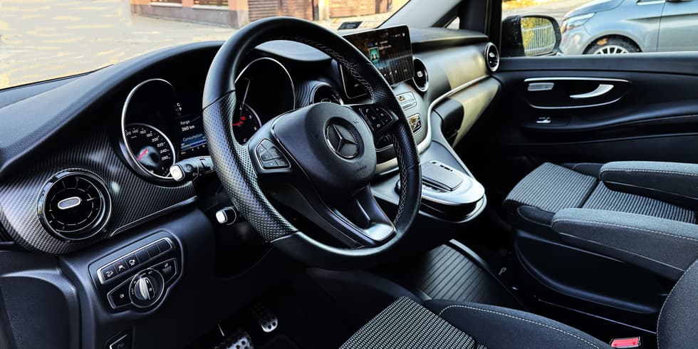 Mercedesz Benz V220 AMG vezető fülke fotó